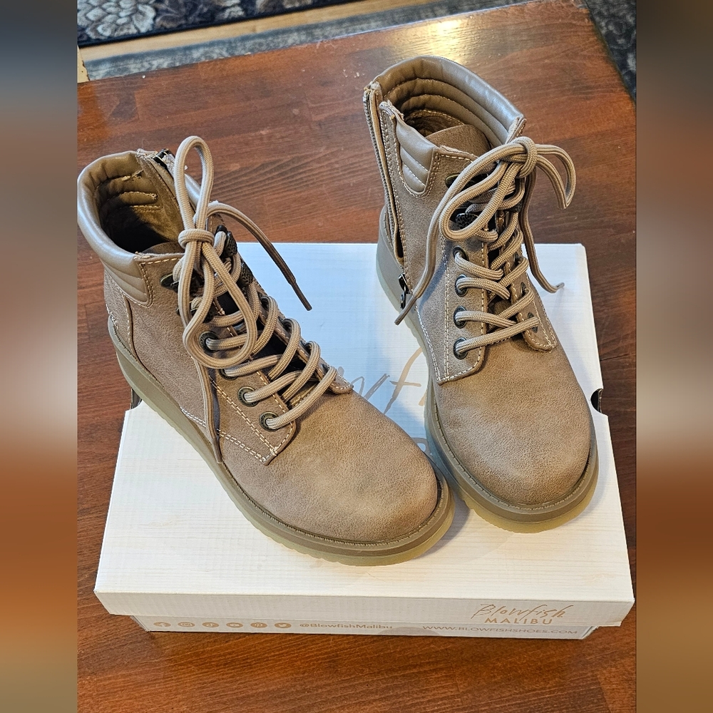 Boots Blowfish, Malibu, tan,size 6